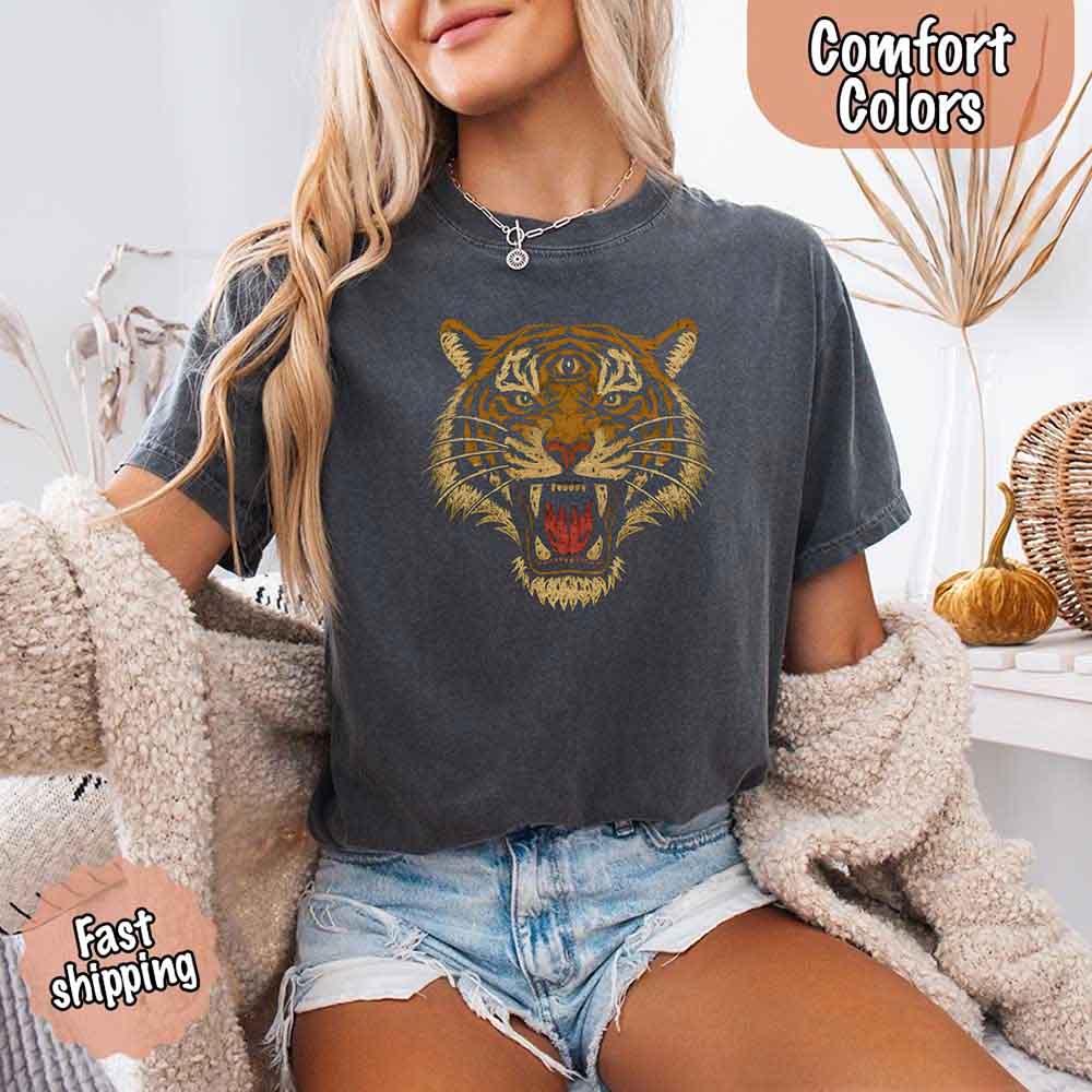 Vintage Tiger Graphic Tee – 90s Jungle Safari Comfort Colors Shirt