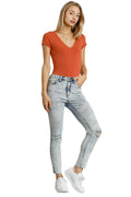 5-Pockets Distressed Detail Stretch Denim Skinny Jeans with Unfinished Hem